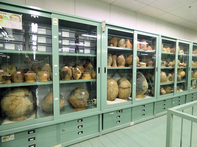 埼玉県立埋蔵文化財センター 土器の保管棚